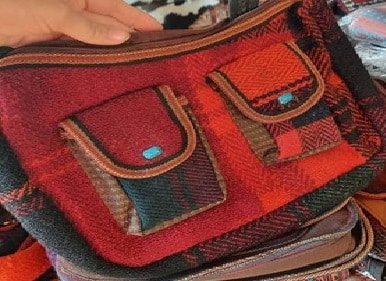 تصویر 3 از کیف گلیمی مردانه با ساختار مقاوم و هویت بصری متعادل